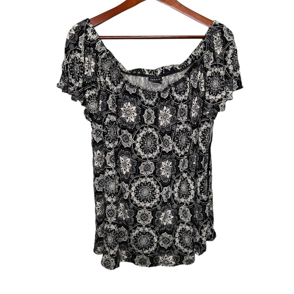 Torrid Medallion Print Off Shoulder Top Size 1x - Picture 2 of 7